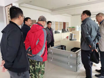 河南省建設(shè)廳科技與標(biāo)準(zhǔn)處康處長、河南省建筑協(xié)會段秘書長、河南省建筑科學(xué)研究院黃工等一行蒞臨考察
